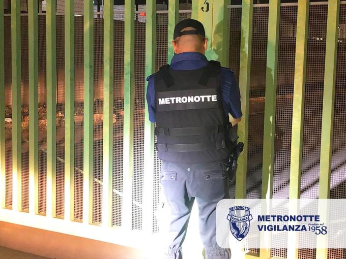 BITONTO (BARI) - Vigilanza attenta e reazione rapida guardia Metronotte sventa il furto